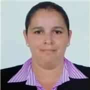 Profesora que brinda apoyo en actividades, tareas y evaluaciones a población de preescolar y primaria